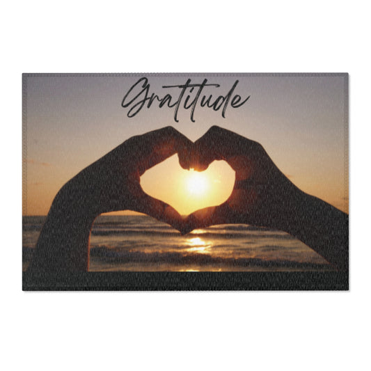 Tapis "Gratitude" – Le Confort Inspirant pour Votre Intérieur. Un Cadeau Idéal pour Transmettre des Ondes Positives à Ceux que Vous Aimez.