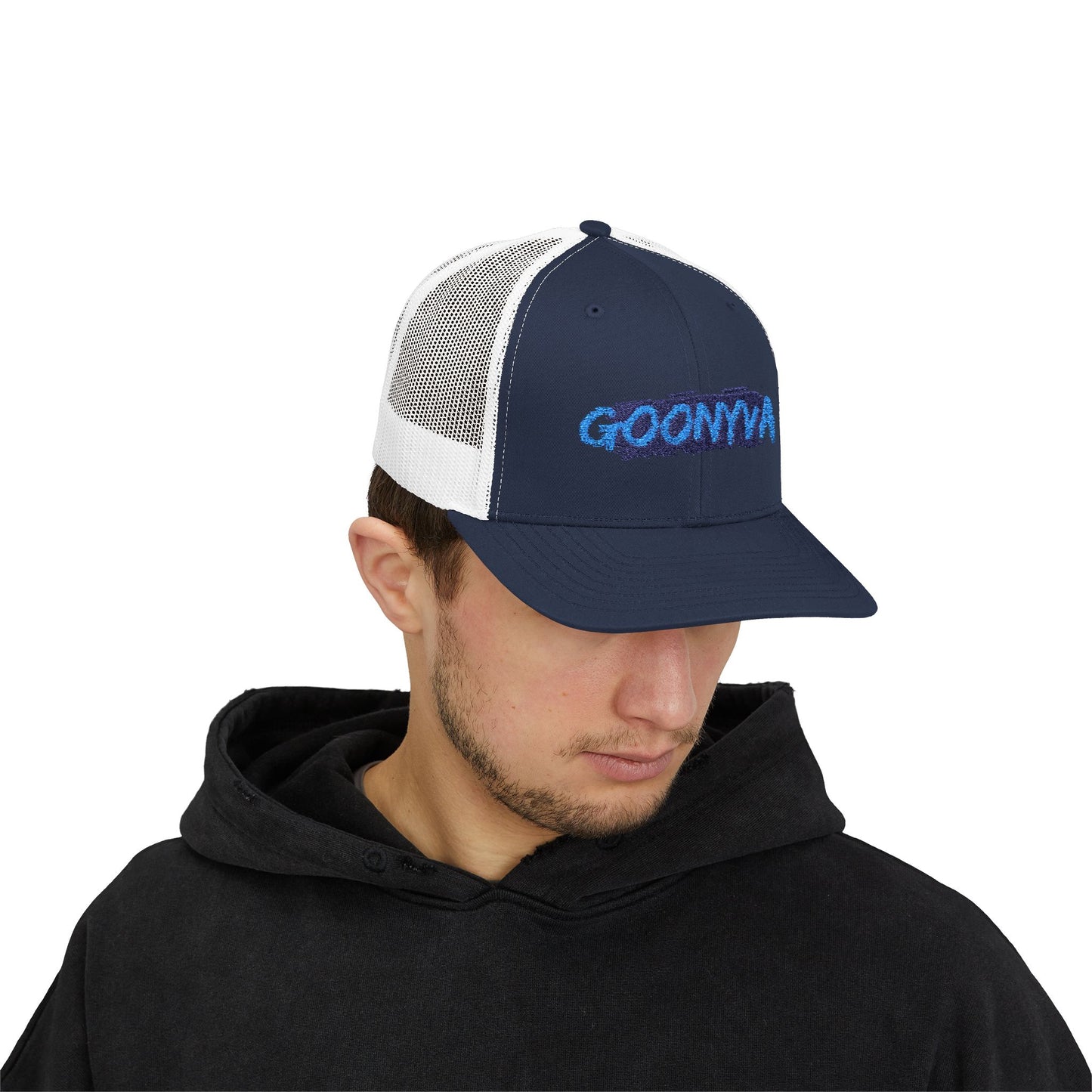 Affirmez votre style avec notre casquette Trucker Snapback "Goonya" stylée ! Ce chapeau tendance est parfait pour toutes vos aventures en plein air. C'est un cadeau unique pour lui ou pour elle, idéal pour un look décontracté au quotidien.