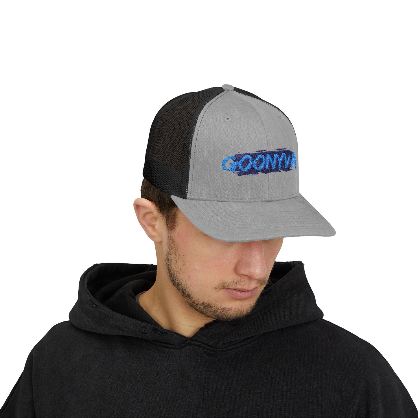 Affirmez votre style avec notre casquette Trucker Snapback "Goonya" stylée ! Ce chapeau tendance est parfait pour toutes vos aventures en plein air. C'est un cadeau unique pour lui ou pour elle, idéal pour un look décontracté au quotidien.