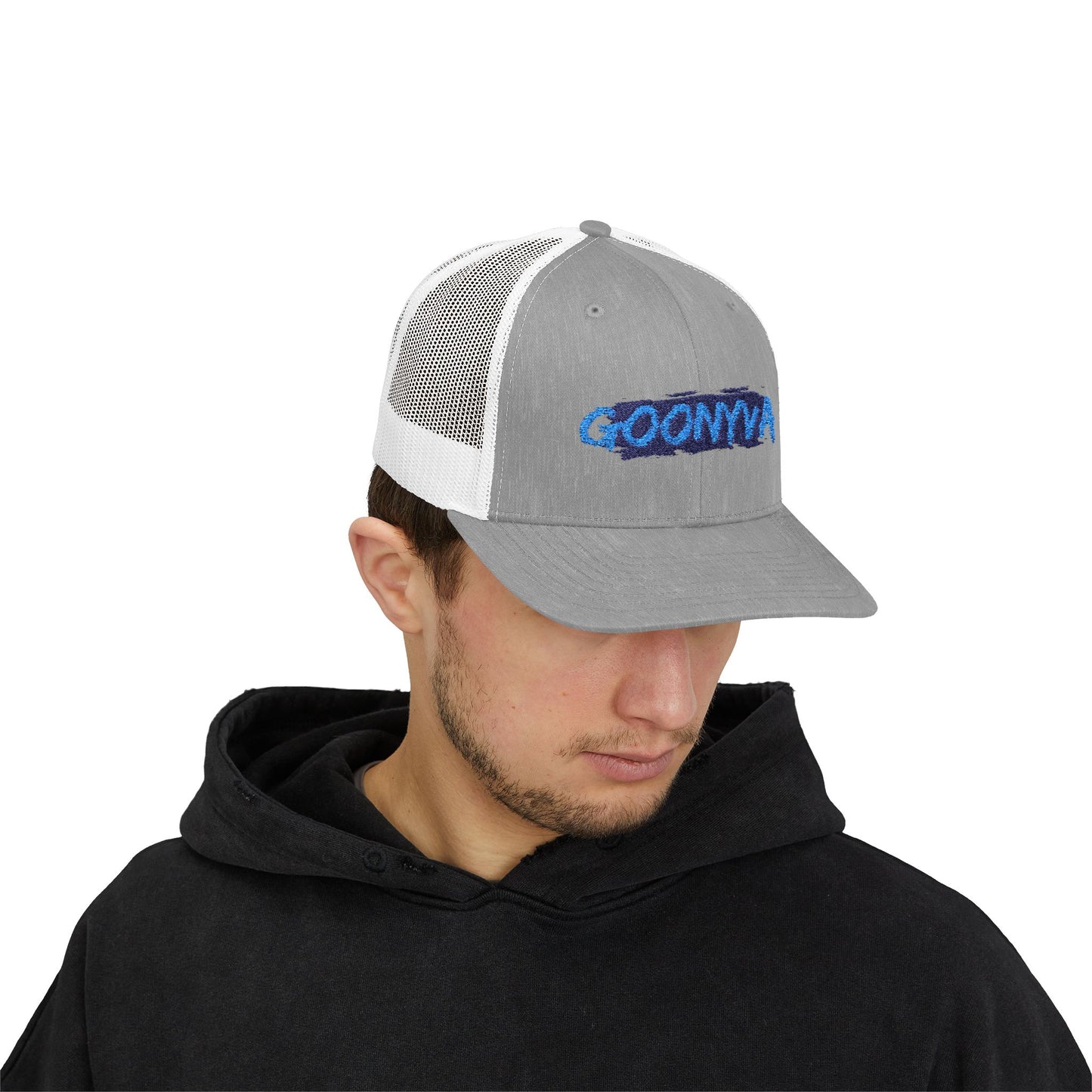 Affirmez votre style avec notre casquette Trucker Snapback "Goonya" stylée ! Ce chapeau tendance est parfait pour toutes vos aventures en plein air. C'est un cadeau unique pour lui ou pour elle, idéal pour un look décontracté au quotidien.