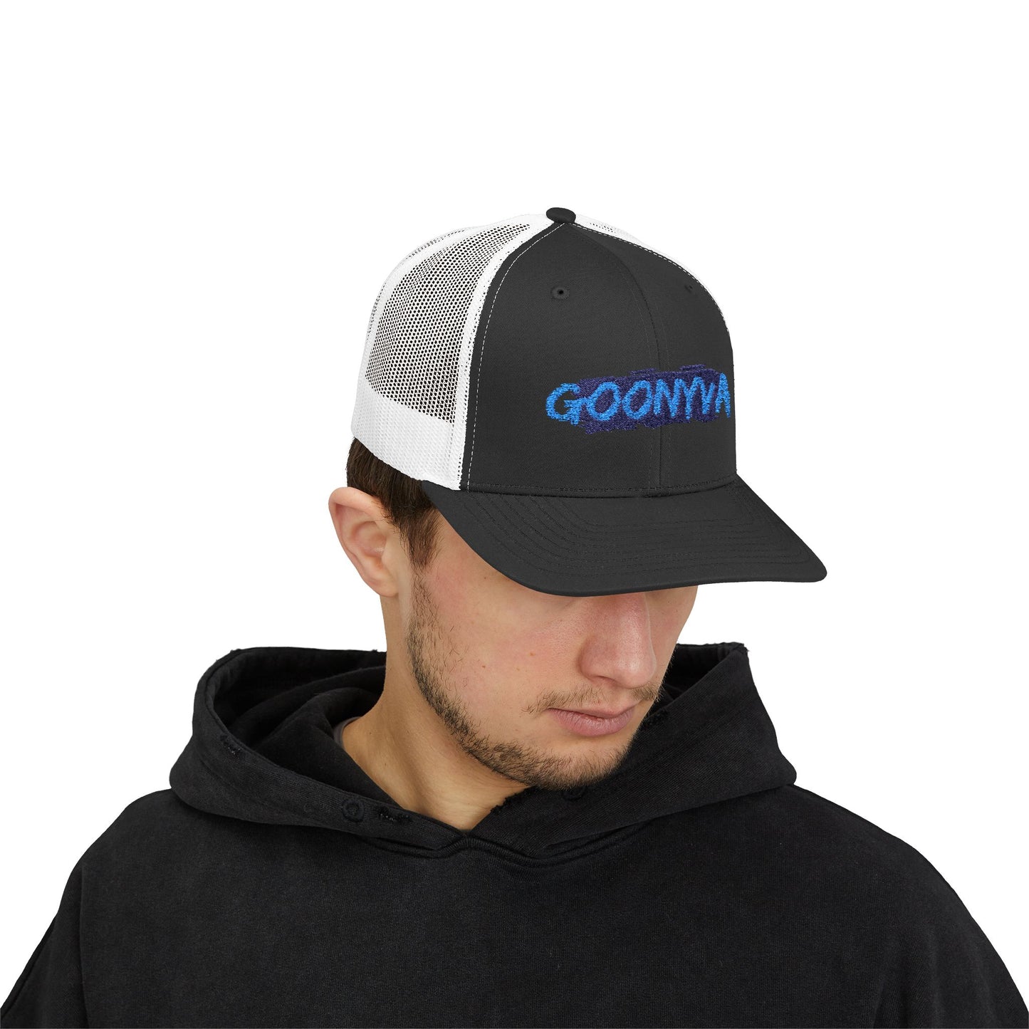 Affirmez votre style avec notre casquette Trucker Snapback "Goonya" stylée ! Ce chapeau tendance est parfait pour toutes vos aventures en plein air. C'est un cadeau unique pour lui ou pour elle, idéal pour un look décontracté au quotidien.
