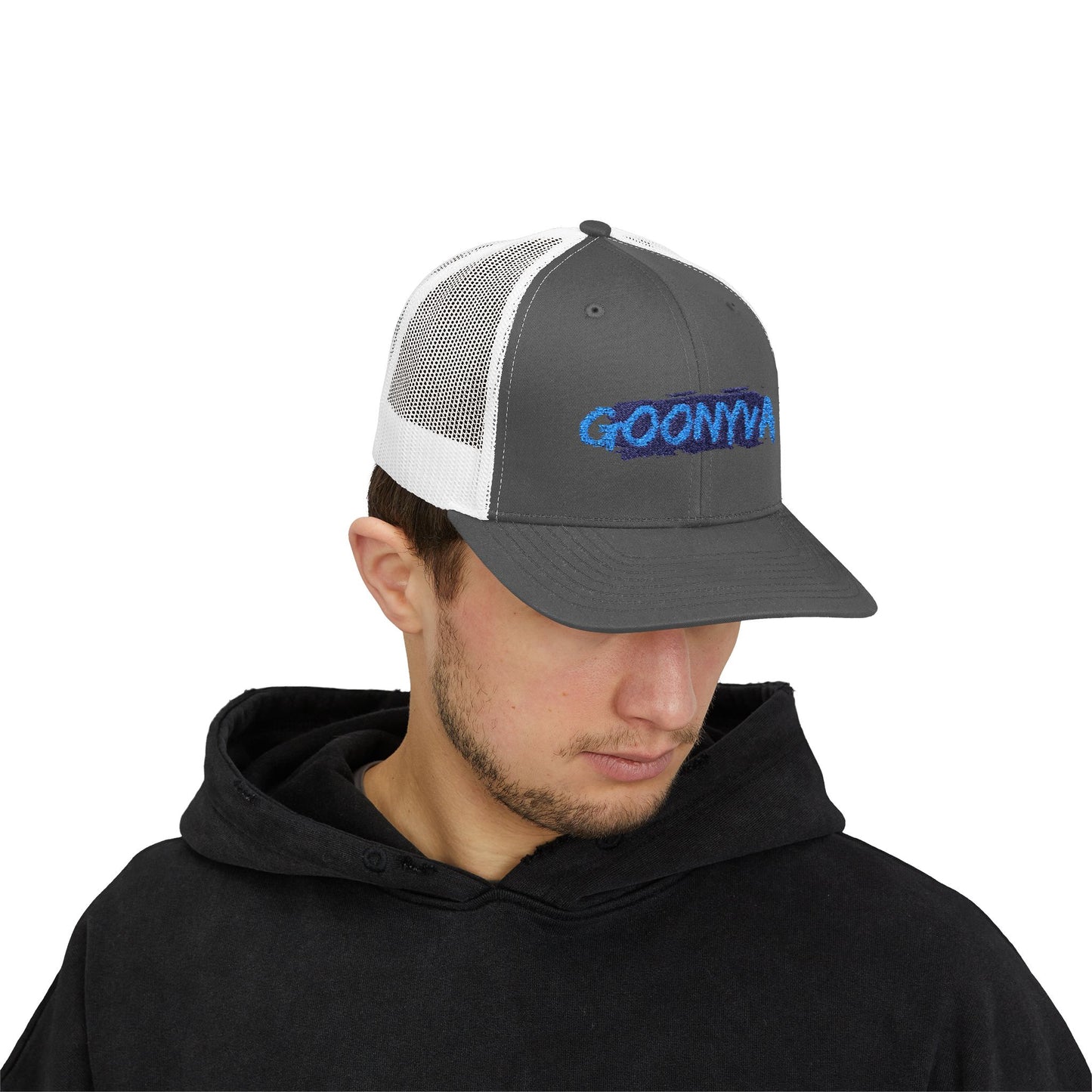 Affirmez votre style avec notre casquette Trucker Snapback "Goonya" stylée ! Ce chapeau tendance est parfait pour toutes vos aventures en plein air. C'est un cadeau unique pour lui ou pour elle, idéal pour un look décontracté au quotidien.
