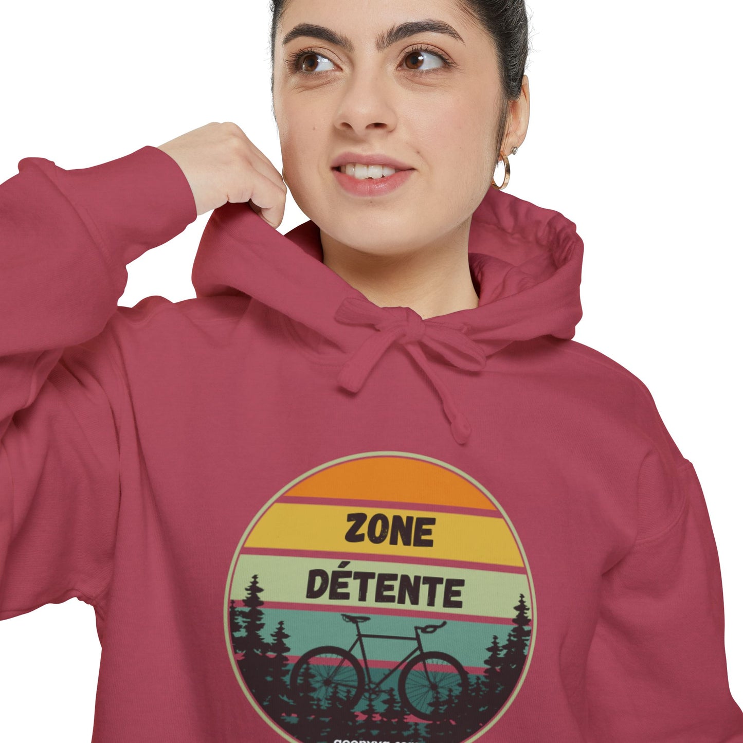 Chandail à Capuche Unisexe Teint en Pièce avec Motif "ZONE DÉTENTE" Chandail Confortable "Zone Détente" pour Amoureux du Plein Air  Cadeau Idéal pour les Amoureux de la Nature [...]